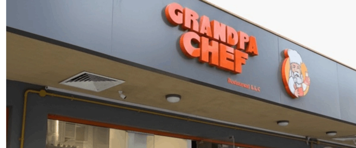 Iftar buffet in Sharjah with Arabic dishes, grilled meats, rice, salads and desserts